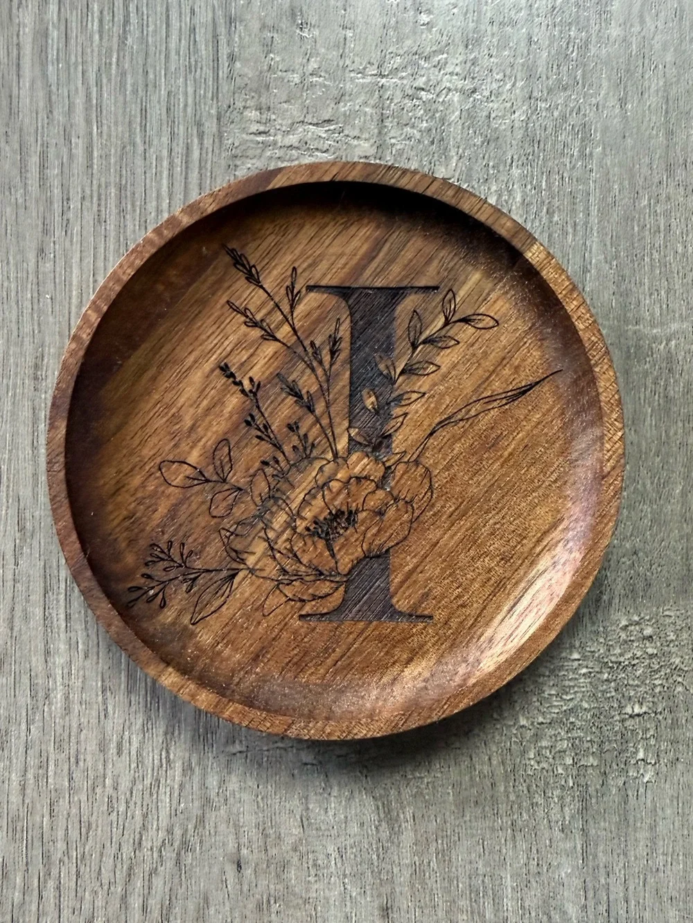 Round Wooden Trinket Dish with Engraved Floral Monogram 'I'